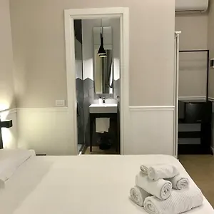 Pensión Kukka, Nápoles