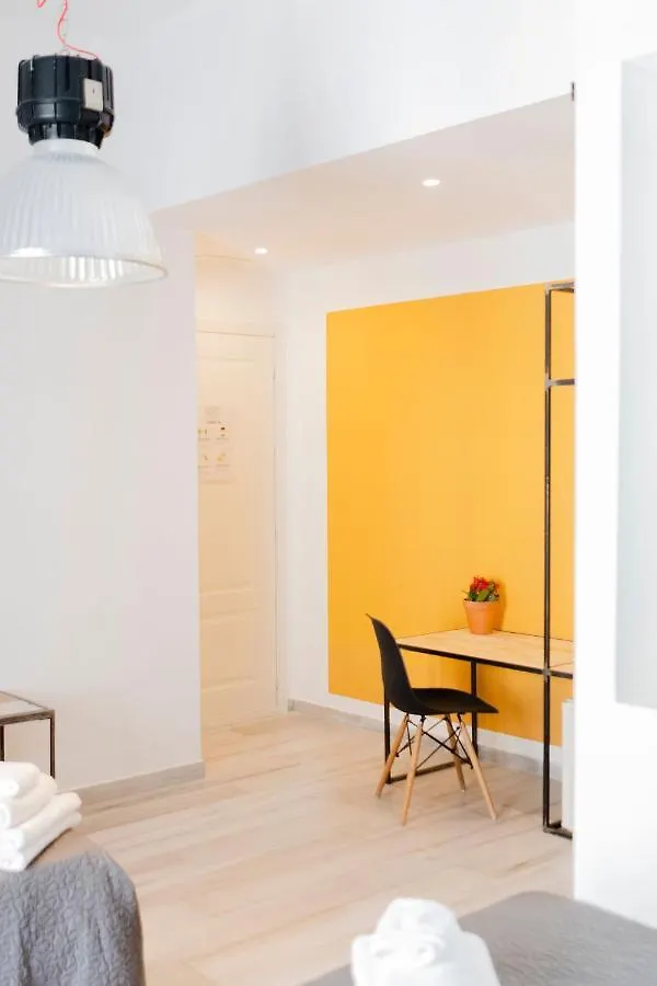 ** לינה וארוחת בוקר נאפולי Borgo Vergini Garden B&B איטליה