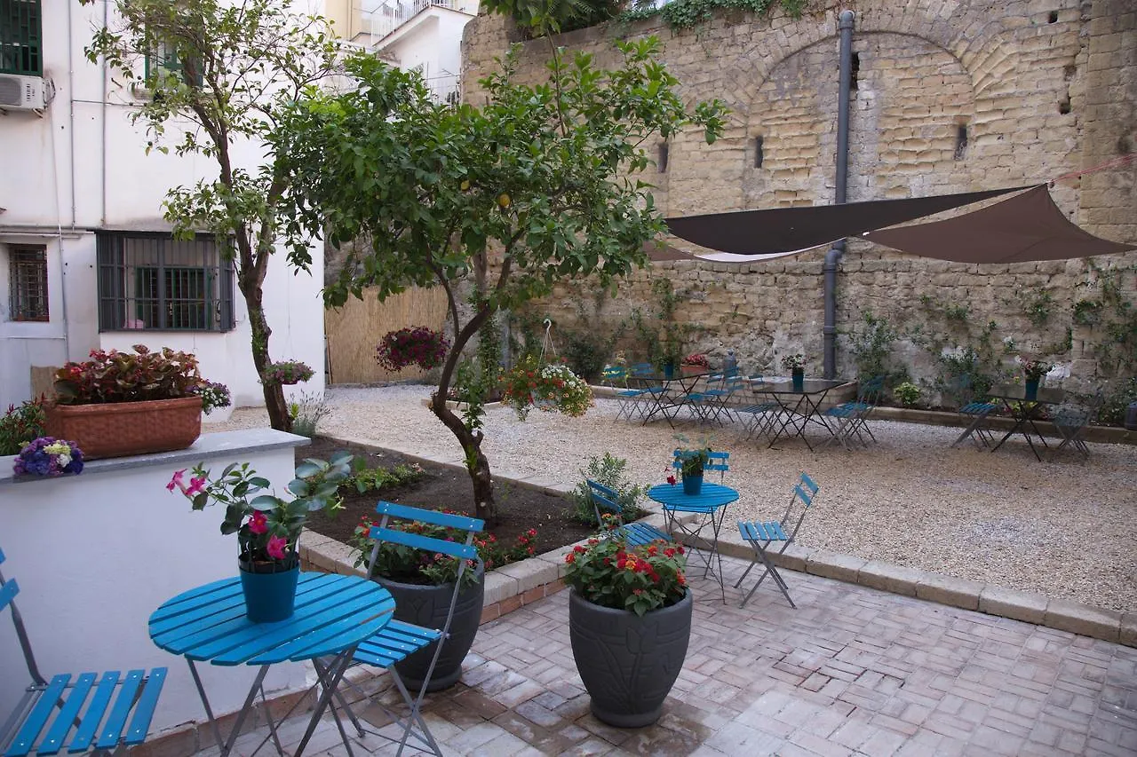 לינה וארוחת בוקר נאפולי Borgo Vergini Garden B&B