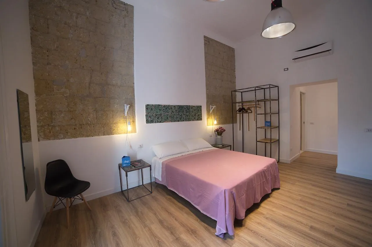 ** לינה וארוחת בוקר נאפולי Borgo Vergini Garden B&B איטליה