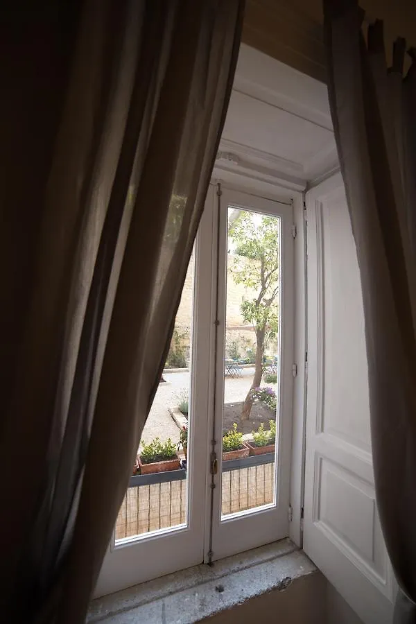 ** לינה וארוחת בוקר נאפולי Borgo Vergini Garden B&B איטליה