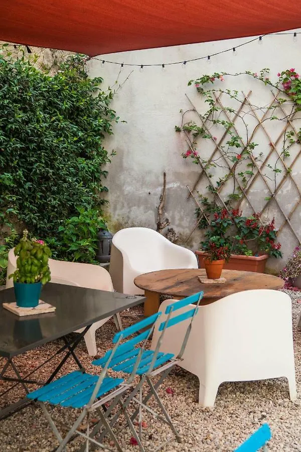 נאפולי Borgo Vergini Garden B&B לינה וארוחת בוקר