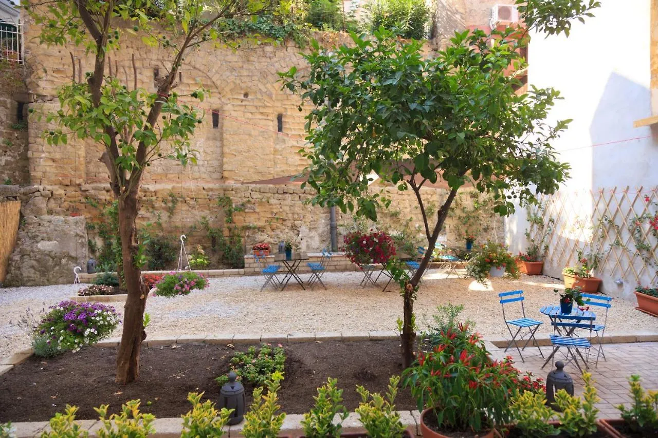 נאפולי Borgo Vergini Garden B&B